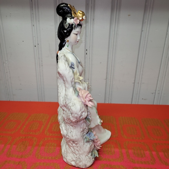 Japanese Porcelain statute - Picture 2 of 9